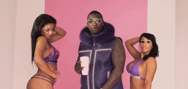 Gucci Mane s'entoure de jeunes femmes aux formes avantageuses pour "Me"