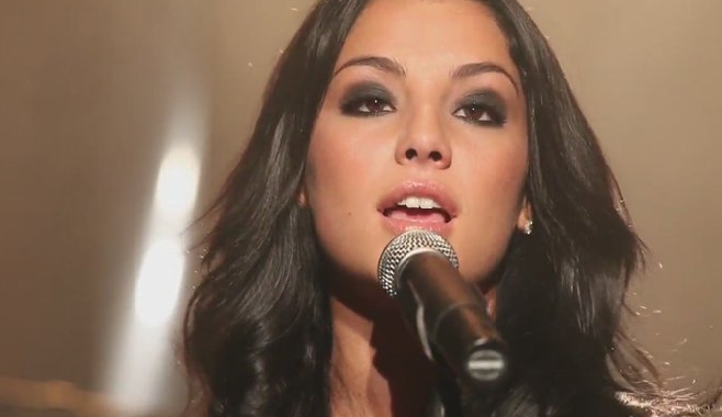 Sarah Riani dévoile son single "Des Hommes et des Femmes" en featuring avec LECK