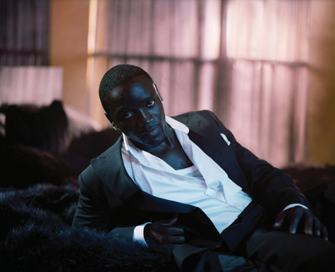 akon-recline