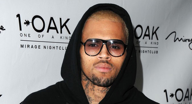 Chris Brown : Jay-Z a poignardé quelqu’un et vendu de la  drogue. Il a un passe droit.
