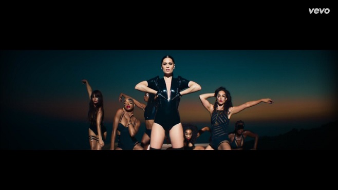 Jessie J dévoile son dernier clip "Burnin' Up" F/ 2 Chainz 